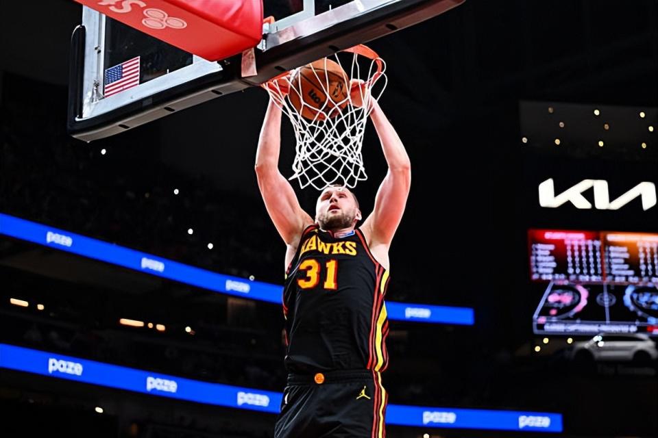 火箭两年合同签下签湖人后场大闸，他们并没有使用全额中产特例？ - NBA下注官网 - nba中国官方网站