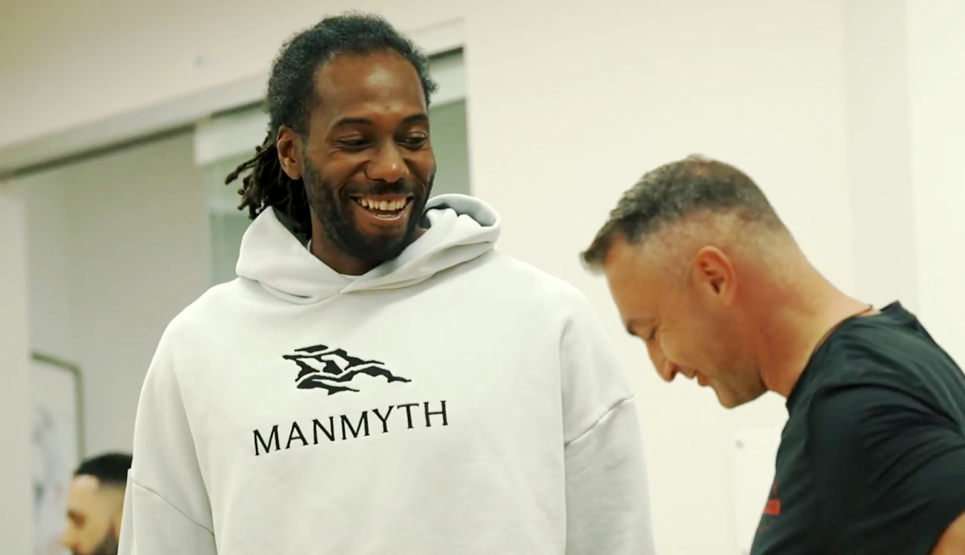 NBA下注莱昂纳德正式亮相猛龙！与主帅微笑交流：愿倾尽全力帮巴恩斯争冠